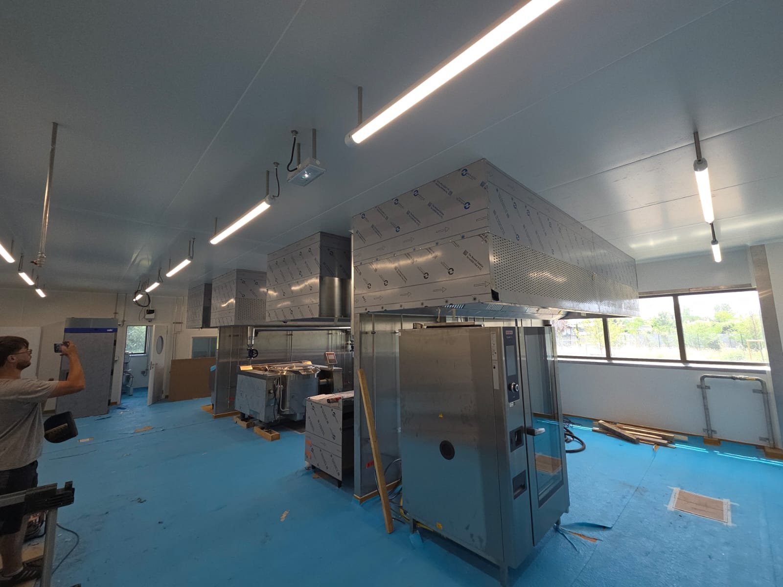 Hotte de cuisine professionnelle inox — AF Métal Service, Tonneins